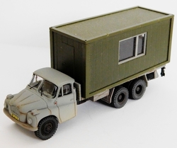 Tatra T-138 6X6 valník bez bočnic se stavební buňkou (patina model MM)