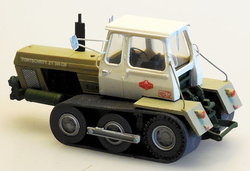 Fortschritt ZT 300 GB pásový traktor (olivový model bílá kabina)