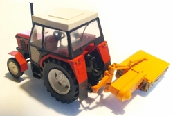 Zetor 6211 4x2 s ŽTR-160 bubnovou řezačkou za traktor (model)