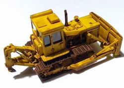 T130 Buldozer hydraulický s rozrývačem patina (model)