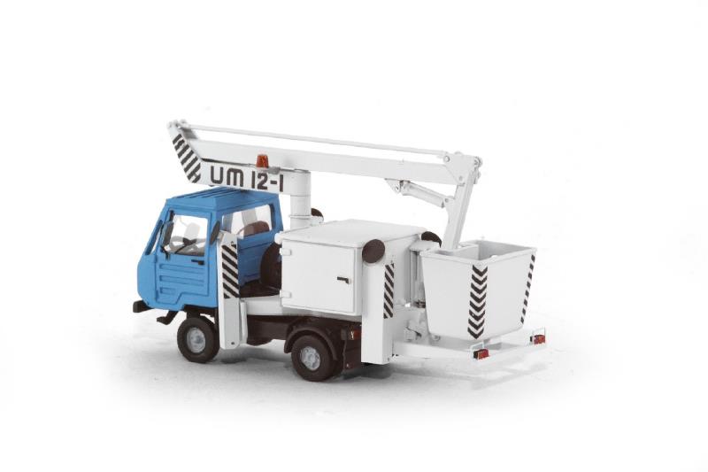 Pracovní plošina M25 UM 12 modrá (model 1:87)