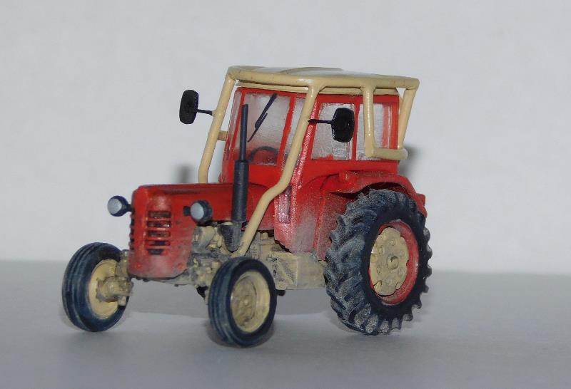 Zetor 4011 Traktor 4x2  s malou kabinou ochranným rámem červený (model patina)