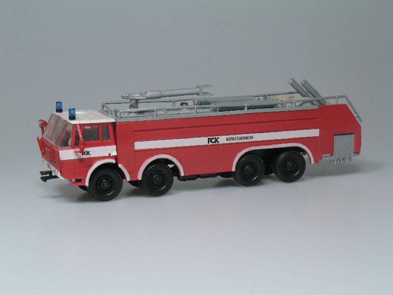 Tatra 813 8x8 SLF 18000 PCK (stavebnice 1:87)