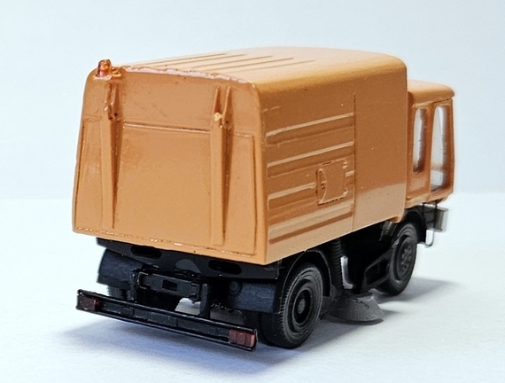 IFA KM 2301 zametací vůz (model) – zadní pohled zprava na nástavbu a podvozek.